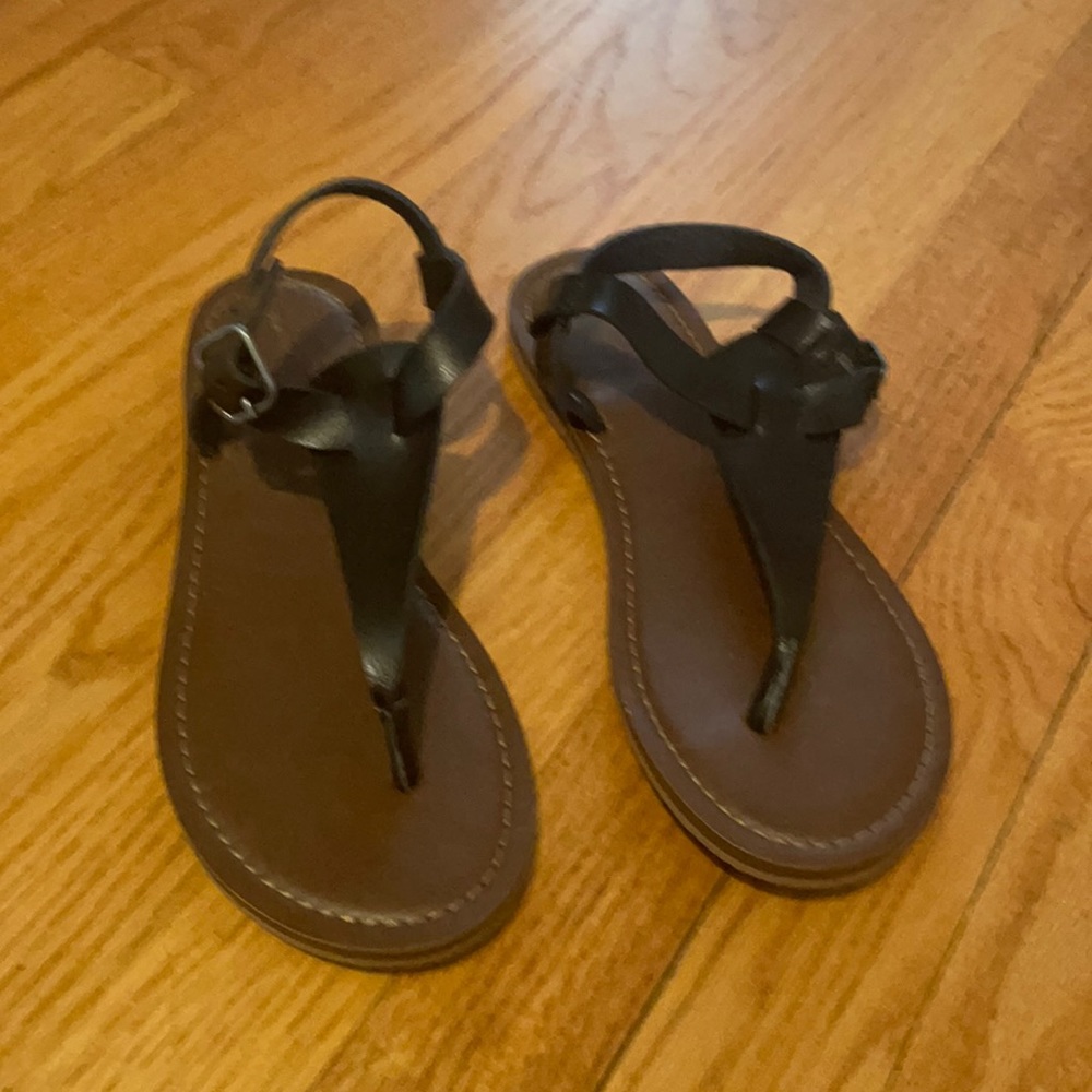 Universal Thread. Never worn. Black.